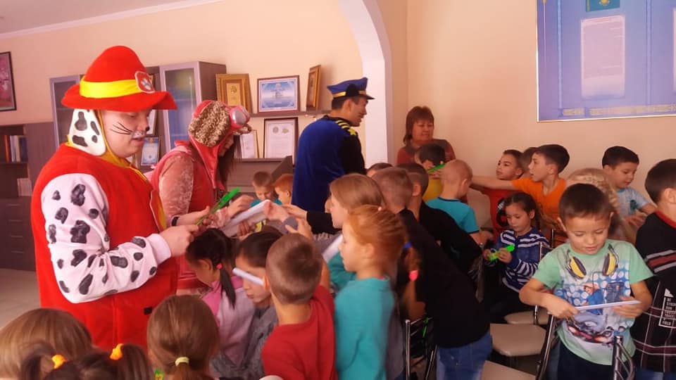 В детском доме "Умит" прошло мероприятие на тему: "Правила дорожного движения"
